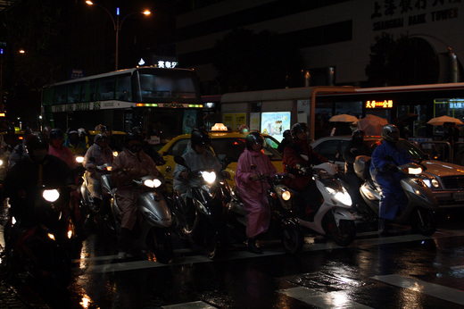 台湾の街中にはバイクが多い